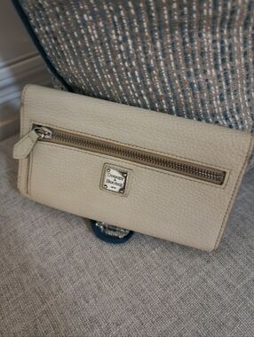 Dooney & Bourke Cream Leather Continental Wallet